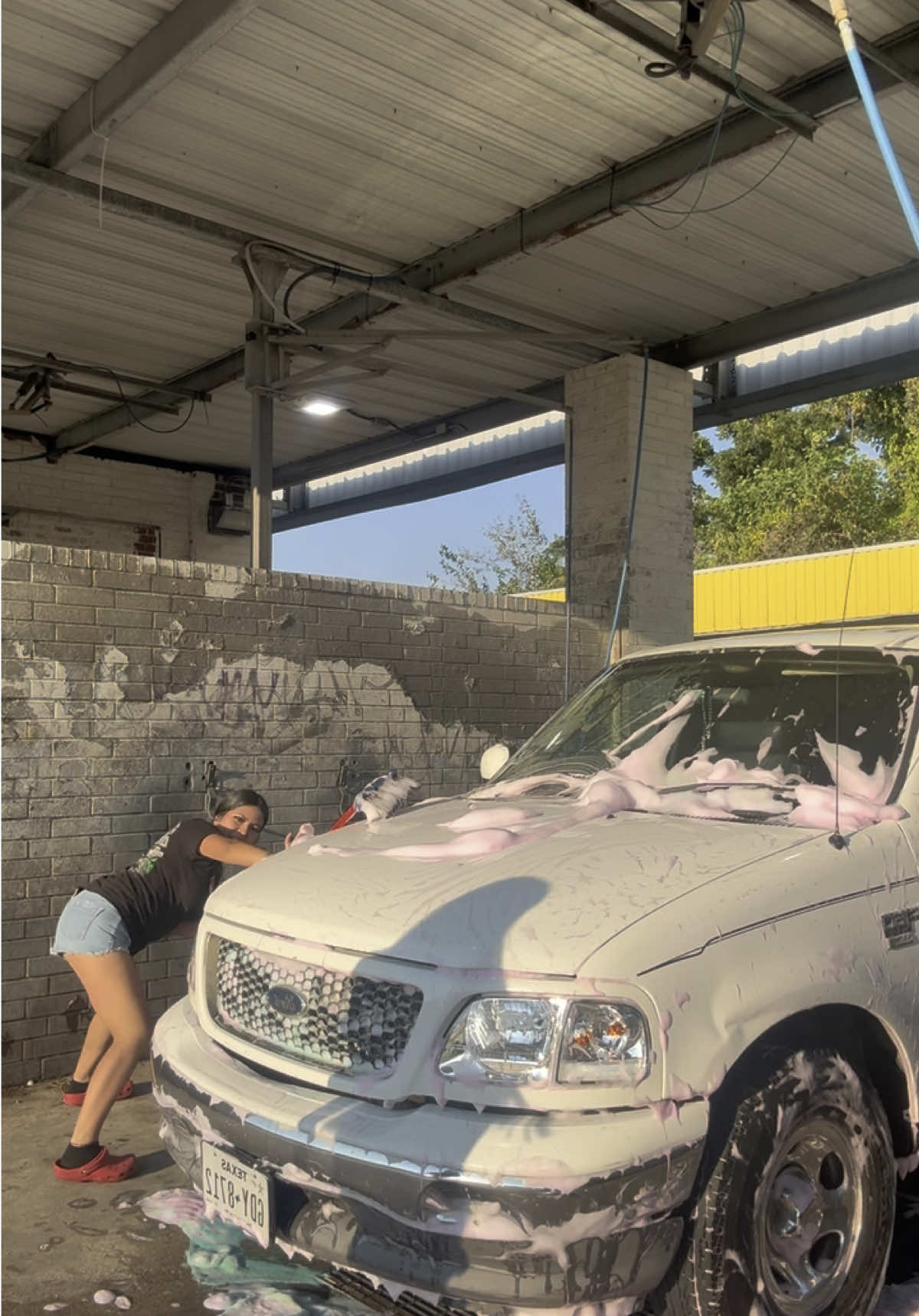 lmk we could be yalls detailers 😘 #fyp #carwash #foryoupage #truck #fypシ  