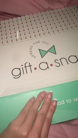 Gift a snack! Or snacksss :) love this snack box #snackbox #snacks #giftasnack #gifts #giftideas 