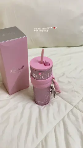 stay elegant, stay hydrated with this pretty tumbler can keep drinks cold or hot for hoursss and just look at that exclusive packaging!!  From @Sidagar Cup Malaysia 🌸 #tumbler #prettytumbler #ceramiclinertumbler #sidagartumbler #tumblereasthetic