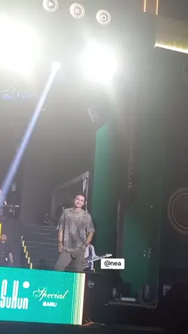inimah bapaknya versi muda yah @charly_setiaku @restuvanhoutten @sukunspecialbaru #setiaband #konsermusik #hutjateng #warisanrasa 