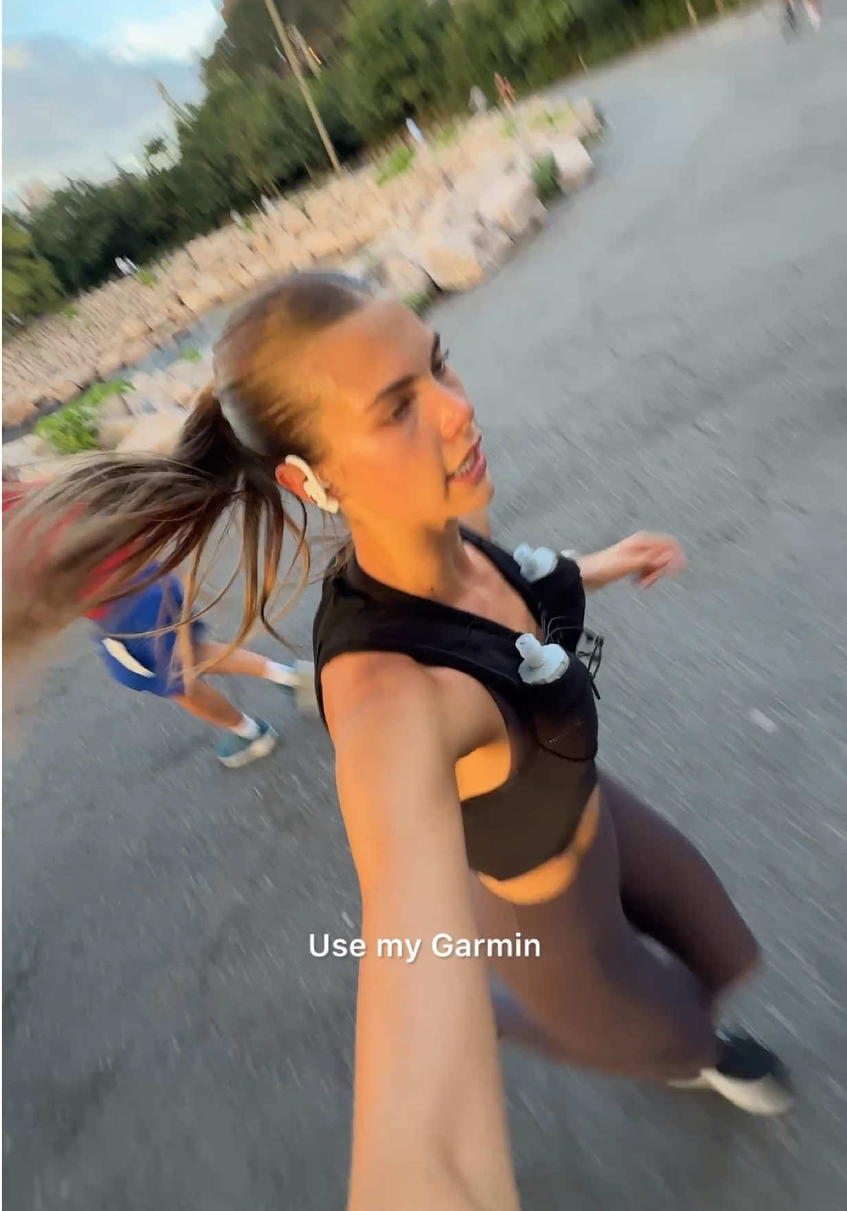 We out hereeeeee ‼️ @Endorphins @Garmin Connects @lululemon @H&M Move @marisa >:) 