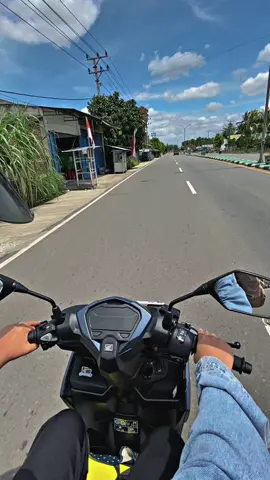 jadi boncenger ternyata enak juga ya🤓 #vario125 #modifikasivario #gen2 #varioblueemate #fypシ゚viral 