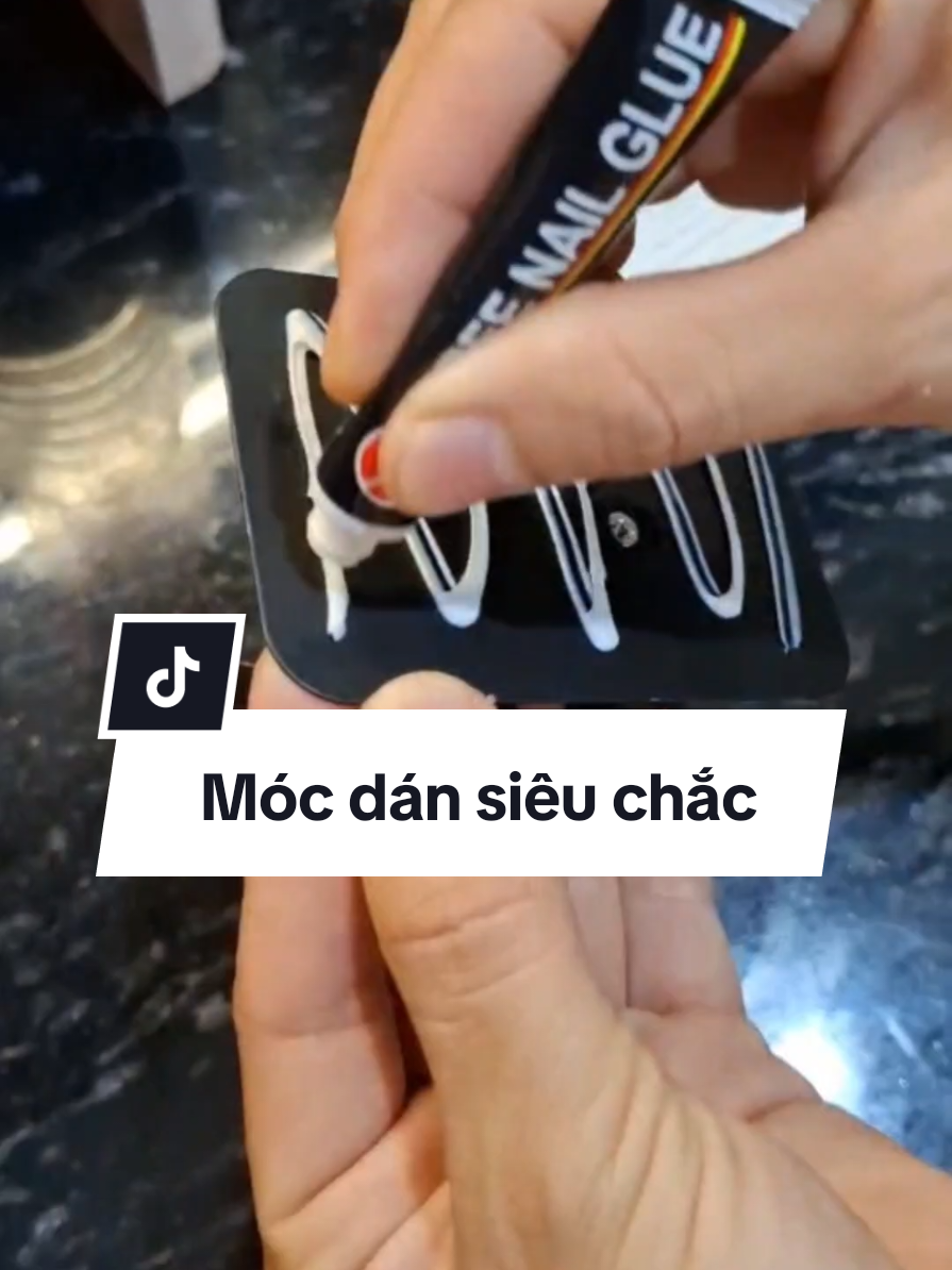 Dán lên đâu cố định luôn ở đấy, bền chắc khỏi phải bàn. #mocdantuongchiuluc #mocdantuong #review #thomtranreview 