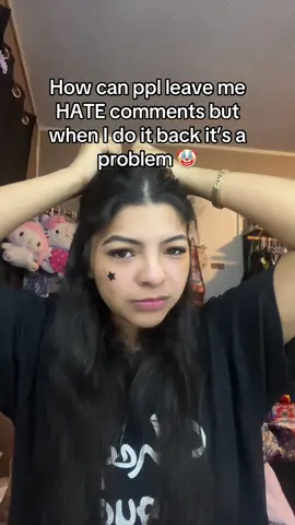 I still sleep with our underwear at night 😂😂😭 so keep on commenting 😉✌️💕 #hatecomments #blowthisup #comedia #haters #fakepeople 