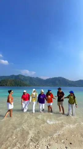 Yuk ikut Open Tripnya 🙌🏼 MEETING POINT :  📌 Jakarta : Rp. 690.000/Orang  📌 Merak : Rp. 490.000/Orang 📌 Bandar Lampung : Rp. 650.000/Orang 📌 Dermaga Canti : Rp. 390.000/Orang Jadwal Keberangkatan : 🗓️ 29 - 31 Agustus 🗓️ 4 - 6 September 🗓️ 5 - 7 September 🗓️ 12 - 14 September 🗓️ 19 - 21 September 🗓️ 26 - 28 September 🗓️ 3 - 5 Oktober 🗓️ 10 - 12 Oktober 🗓️ 17 - 19 Oktober 🗓️ 24 - 26 Oktober DESTINASI WISATA : 🏝️Pulau Sebuku Besar & Kecil 🏝️Pulau Sebesi 🏝️Pulau Umang-umang 🏝️Anak Gunung Krakatau (Optional) 🤿Snorkeling time ( Geligi,Cemara & Pulo sawo ) 🐢 Wisata penyu di dermaga  Harga Sudah Termasuk : * Transportasi AC Jakarta - Merak, Bandar Lampung - D. Canti ( PP) * Tiket Kapal Ferry Merak - Bakauheni PP (Reguler) * Transportasi Angkutan Kota Bakauheni - Dermaga Canti ( PP) * Kapal Explore Pulau * Retribusi Wisata  * Homestay (sharing room) * Makan Selama Wisata (4x) * Air mineral * Dokumentasi underwater & upwater  * Dokumentasi drone  * Pelampung * Local guide * Tour Leader Informasi & Reservasi : PT. Pasar Wisata Indonesia Helmi Endarto 📱 0819-9026-8812 (Whatsapp/Call) 🌐 www.pasarwisata.id Instagram : @pasarwisataid Tiktok : @pasarwisataid Blibli.com : Pasar Wisata Tiket.com : Pasar Wisata Linkedin : Pasar Wisata Indonesia Tokopedia : Pasar Wisata Indonesia #liburan2025 #pulausebesi #anakkrakatau #pasarwisatatriseru #pasarwisataid 