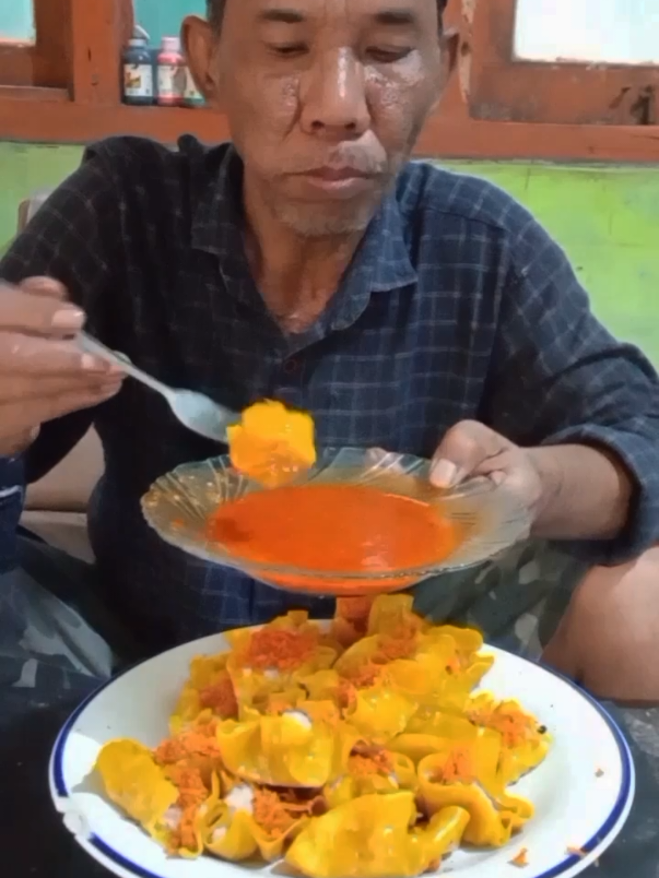 dimsum ayam enak banget#fyp#vidiomukbangviralditiktok #mukbangviralabahgeboy 