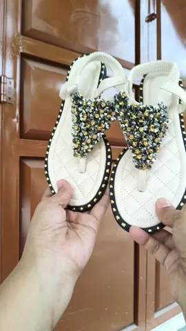 sendal wanita baru dengan sol tipis jepit batu bata Glitter halus dari brand bostanten #sendal #sendalwanita #sendalkoreanstayle #bostanten #sendaljepit 