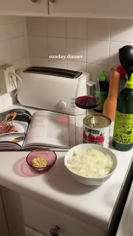 ina garten’s weeknight spaghetti with a side of jersey shore for this sunday’s dinner 🙂‍↕️🙂‍↕️🙂‍↕️ #dinnerrecipes #recipeideas #barefootcontessa #DinnerIdeas #cookwithme 