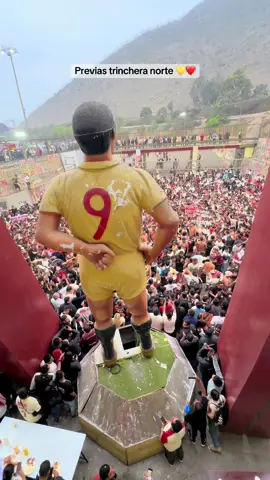 Previas trinchera norte 💛❤️ Vive la experiencia en Palco Suite Oriente🏆 Entradas disponibles para todos los partidos de la U en el Estadio Mon(U)mental 🏟️ #palcomerengue1924  #garracrema  #trincheranorte  #estadiomonumental  #clasicouniversitarioyalianzalima 