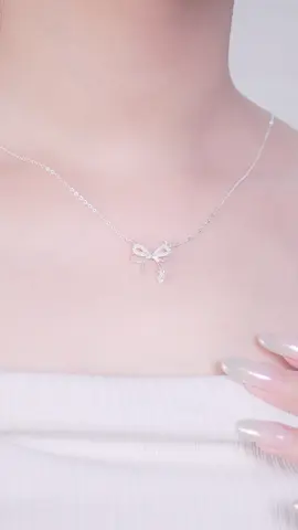 D0271 – Dây chuyền nơ thắt xinh xắn kết hợp hạt đá nhảy điểm nhấn đầy nữ tính 🎀 #daychuyenbactlee #lactaybactlee #trangsuc #khuyentaibactlee #tleejewelry 