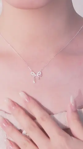 D0271 – Dây chuyền nơ thắt tinh tế, hạt đá long lanh sự kết hợp quá hoàn hảo🎀✨ #daychuyenbactlee #lactaybactlee #trangsuc #khuyentaibactlee #tleejewelry 