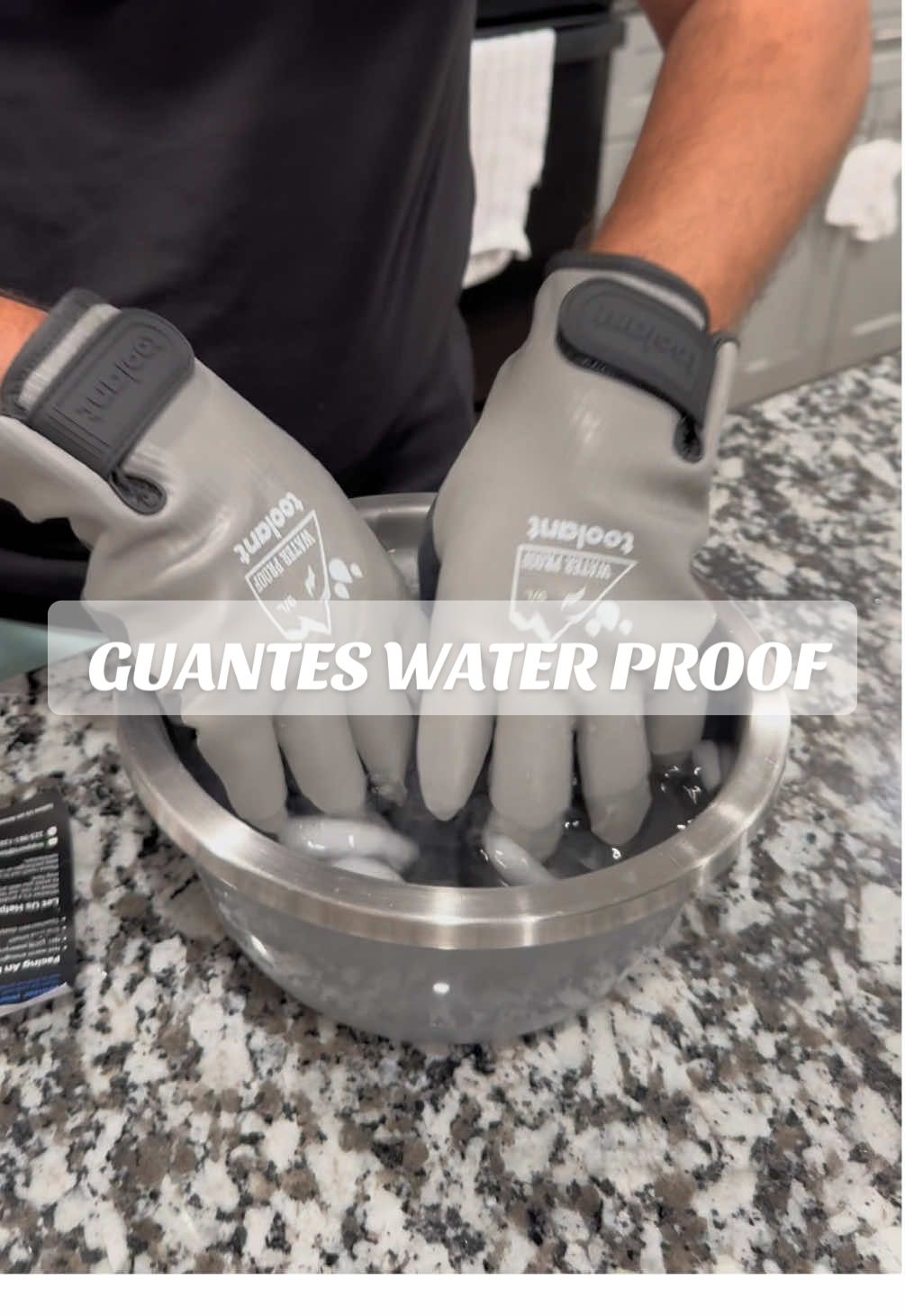 Estos guantes son resistentes al agua y son ideales para la temporada de invierno.  Disponibles en todas las tallas y colores 🙌🏻  #invierno #waterproof #gloves #winterfashion #winter 