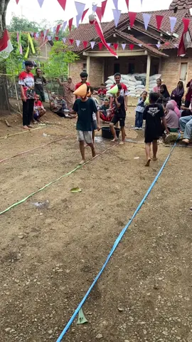 ngueklekk😭 #videolucu #lombaagustusan #ngakak 