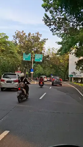 antara DEPOK-JAKSEL.  . . . #jaksel #jakartaselatan #depok 