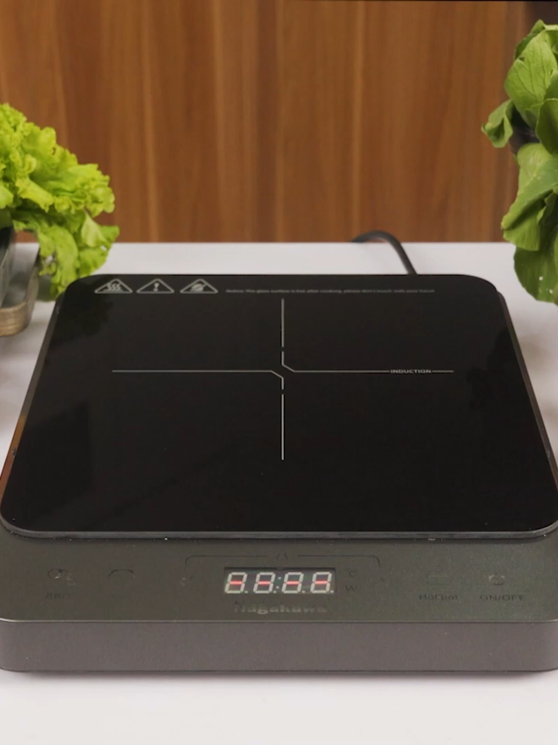 Bếp điện từ đa năng Nagakawa NAG0717 – tiện lợi cho mọi bữa ăn! 👉 Đa năng 2 trong 1: Vừa nấu lẩu, vừa nướng BBQ ngay trên một chiếc bếp 👉 Công suất mạnh mẽ 2000W – nấu nhanh, tiết kiệm thời gian 👉 10 mức công suất linh hoạt – dễ dàng chọn chế độ phù hợp từng món ăn 👉 Mặt kính cường lực chịu nhiệt, chống xước, dễ vệ sinh 👉 Bảng điều khiển cảm ứng thông minh – hẹn giờ từ 5 phút đến 3 tiếng 👉 An toàn tuyệt đối: Tự ngắt khi quá nhiệt, khóa trẻ em, chân đế chống trượt 👉 Thiết kế hiện đại, nhỏ gọn, phù hợp mọi không gian bếp 👉 Giá tham khảo: từ 1.7 triệu – 2.1 triệu (giá hãng niêm yết 3.29 triệu) ✨ Chỉ với 1 chiếc bếp – vừa quây quần nồi lẩu, vừa thưởng thức BBQ ngay tại nhà! #Nagakawa #NagakawaNAG0717 #BếpTừNagakawa #BếpĐiệnTừĐaNăng #BếpLẩuNướng #BếpThôngMinh #ĐồGiaDụngNagakawa #TrợThủNhàBếp #NộiTrợHiệnĐại #tiệnnghigiađình##beplaunuong2trong1 #bepdientucaocap #