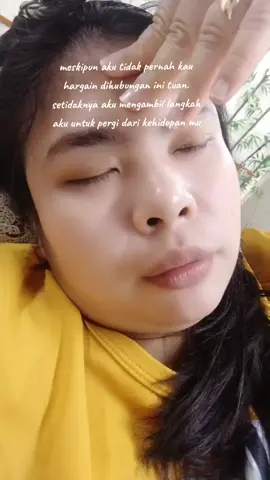 berulang kali aku mencoba untuk memperbaiki hubunganku bersama orang baru itu tapi kadang kala q disisi laincapek dengan hubungan yang beda agama yang tak pandai menghargai.sedikitpun dngn pasangannya seharusny hubungan yang beda agama tuan harus mampu menghargai pasangannya.kelap emosional ku beredup kembali'amarah dan cacian maki terhadap kembali seperti masalah q ketika aku tidak bisa mengontrol emosi dan aku memilih untuk pergi meskipun kdng tidak tahu jalan arah hubungan ini mungkin tuhan memberikan jawaban bahwa q harus bisa memilih untuk tidak jatuh kembali seperti 5 tahun yang lalu😔semoga aq mampu sembuhkan rasa trauma kadang aku sering berpikir apa aku yang salah atau dia yang tidak mampu mengerti pasanganya .tuhan apakah mampu  jalani ini semua ini .tuhan berikan q pasang yang mampu menghargai dan menyayangi dengan tulus tanpa ada embel-embel nya .😭#fyppppppppppppppppppppppp #semogomasukfyp #tetapsemangat💪💪 #fypシ゚viral 