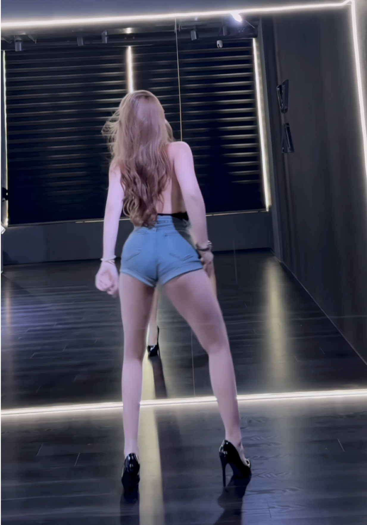 Tuyển sinh lớp dancebar trực tiếp Đà Nẵng và lớp onl toàn quốc ce oy. Học nhảy để tự tin đi quẩy nà #fyp #xuhuong #viral #dancebar #daynhay 