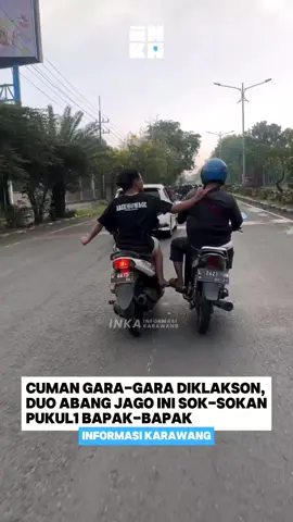 Tak Terima Diklakson, Dua Pemuda Berboncengan Pukul1 Bapak-bapak dari Atas Motor Hari Sabtu tanggal 23-08-2025 Sekitar pukul 06:45 di jalur Banjarkemantren -Gedangan Sidoarjo. Kronologi : Dua pelaku bermotor keluar dari gapura Desa Banjarkemantren ke jalan raya dengan mengendarai motor tanpa helm agak kencang dan oleng hampir menyenggol motor bapak helm biru yang jalan pelan dari arah Bulog - Gedangan. Sewaktu diklakson sama bapak helm biru pelaku sambil ngomel dan tidak terima. Lalu lelaku mengejar bapak helm biru sampai menarik baju dan memukul1nya. 📷: putriayu