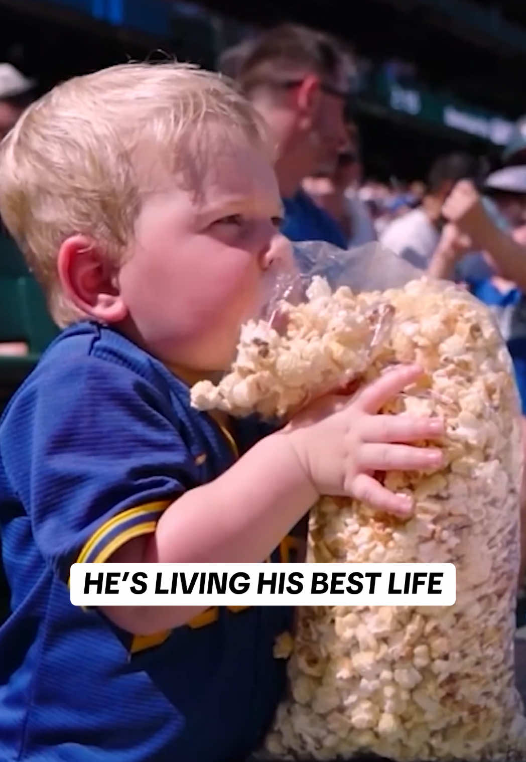 We know he’s dreaming about popcorn tonight 😂  🎥: MLB #kid #popcorn #MLB #baseball #Seattle
