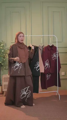 Ada 5 pilihan wrna tau! 😍 yg best skirt dia kembang betholl ! Ootd mmg on point! #tunikmy #outfitideas #kemejamuslimah #kemejaperempuan 