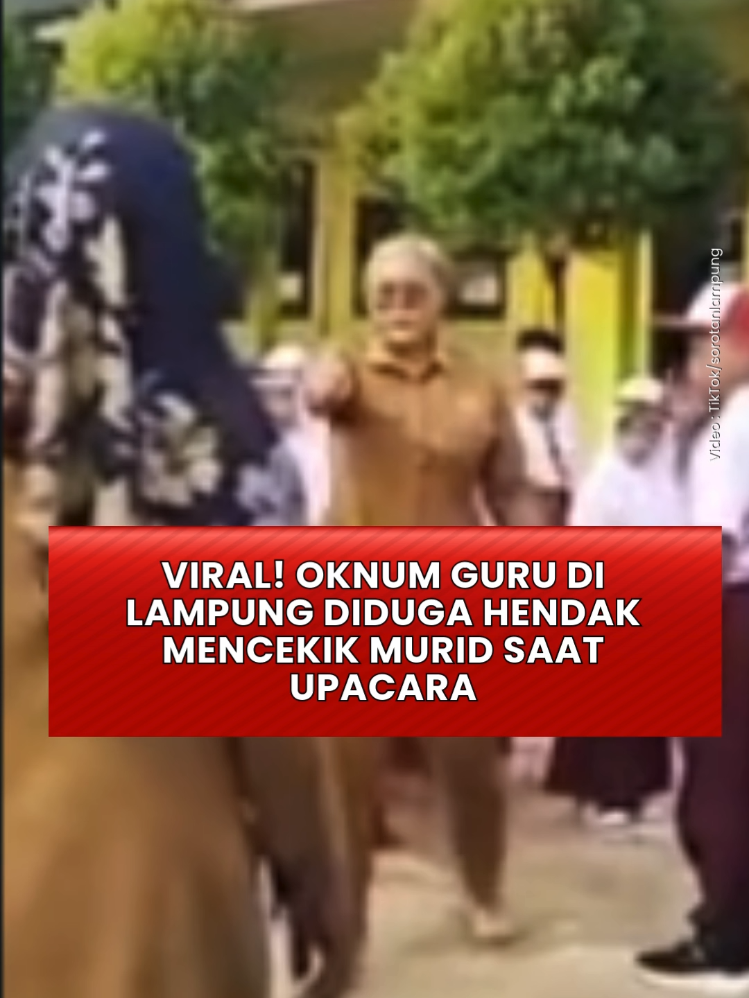 Oknum guru wanita diduga hampir mencekik siswanya saat upacara bendera di SDN 9 Kedondong, Pesawaran. Dalam rekaman guru berinisial H mendekati siswa dengan emosi tinggi sambil berkata, 