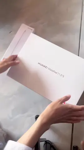 Unboxing time! #huaweimatepad #fyppppppppppppppppppppppp 