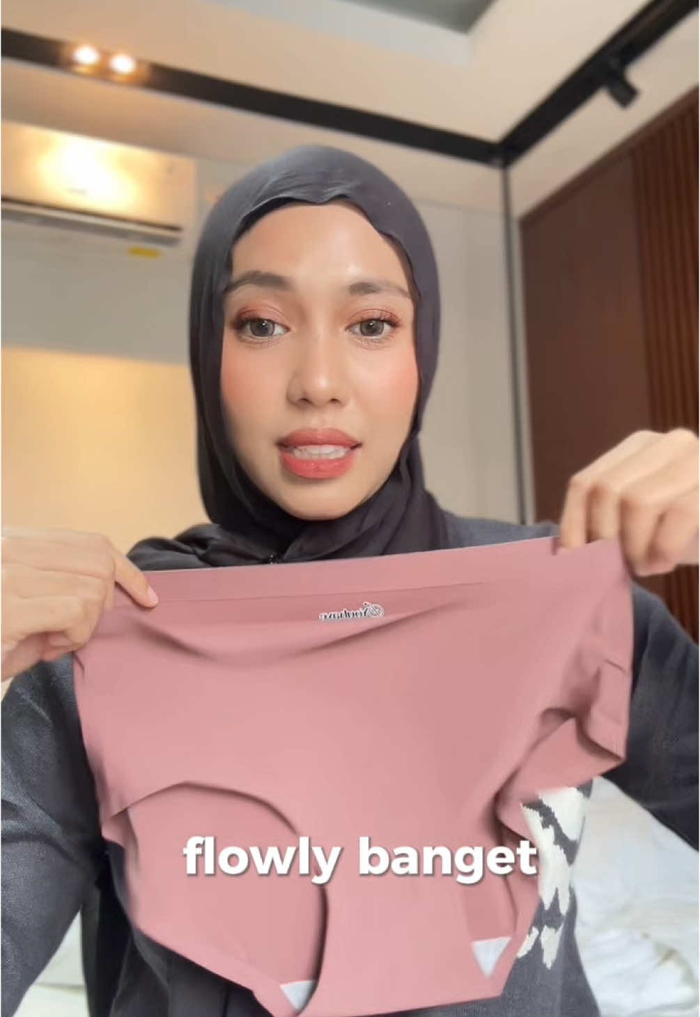 Ukuran CD (kalau mau agak longgar bisa upsize) M    = 45 - 55 KG   L    = 55 - 65 KG   XL   = 65 - 75 KG   XXL  = 75 - 85 KG   XXXL = 85 - 100 KG  #celanawanita #nagitaslavina #cd #pakaiandalawanita 