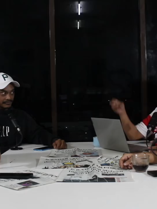 Depok kembali jadi sorotan dalam ajang penghargaan Adipura. Alih-alih mulus meraih prestasi, posisi Kota Depok justru berada di situasi serba salah Apa faktor yang membuat Depok sulit lepas dari dilema kebersihan dan tata kota ini? Tonton Full Videonya di Channel Youtube Spill Tipis by radar depok #radardepok #jawabarat #trending #viral #depok #kotadepok #beritadepok #adipurakencana