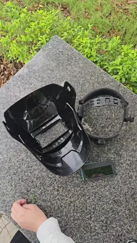 Hôm nay em lên video hướng dẫn lắp đặt mũ hàn điện tử 555 đây ạ các bác tham khảo giúp em nha #muhan #cokhi #videohuongdan #xuhuong 