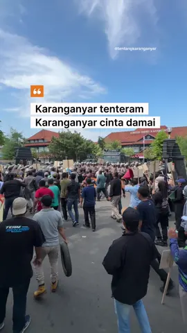 Mbutgawe ojo do tiktok an wae mas mbak 😅✌🏼 .. mentionen kancamu sing ngene ki ..  Giat Polres Karanganyar Peragaan penanganan aksi anarkis , mung simulasi lho ya .. semoga gak akan ada demo atau apapun di Karanganyar tercinta .. karanganyar tenteram pokoke 🥰 25 agustus 2025 #tentangkaranganyar #karanganyar #fyp #polisiindonesia 