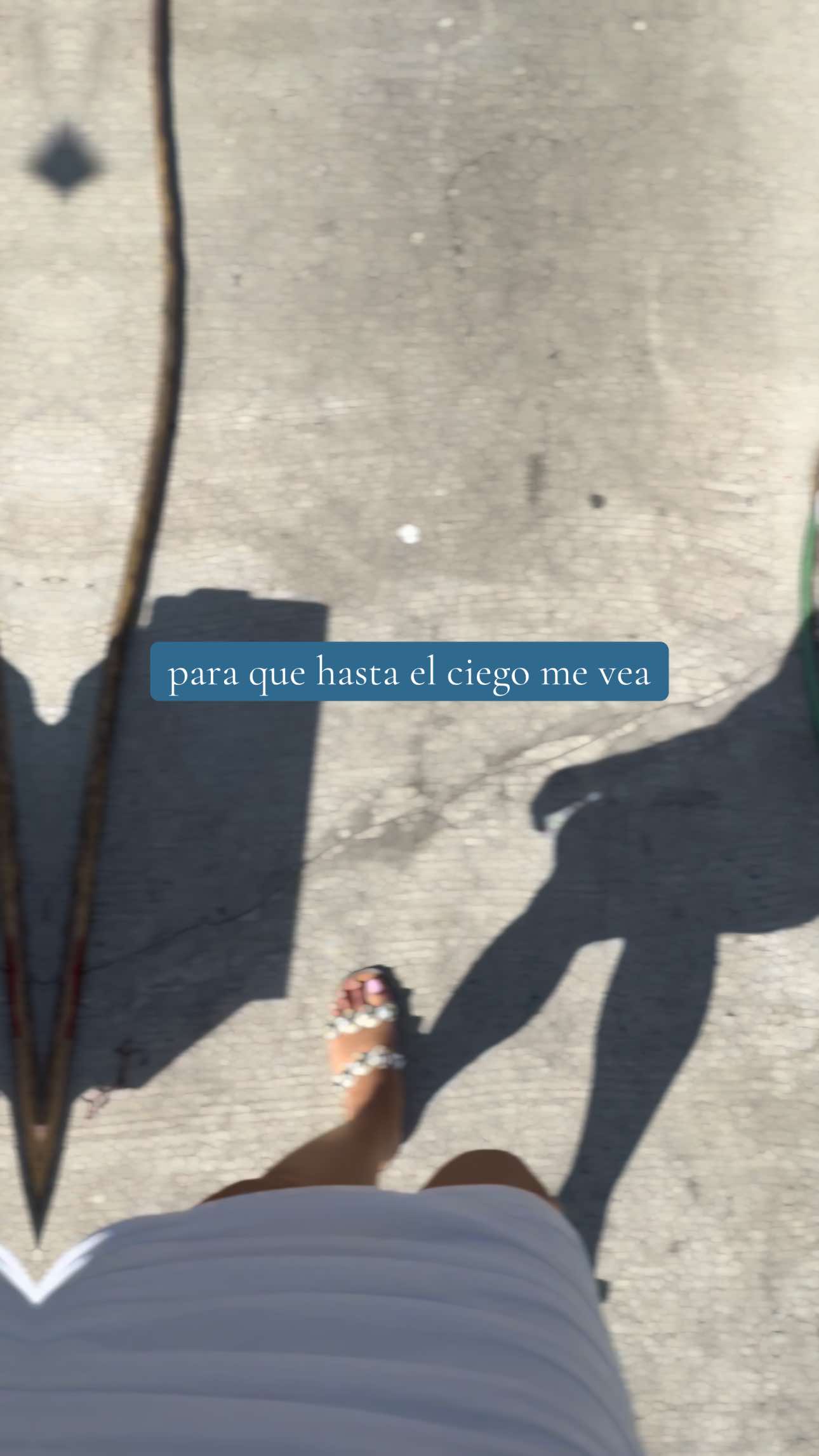 💖 Esa sonrisa… no tiene precio. 👩‍👧‍👧 La vida se mide en momentos, no en cosas. 🌺 Agradecida por el regalo más hermoso: compartir risas con las mujeres que me inspiran, me cuidan y me enseñan a vivir desde el corazón. 🌞 Hoy elijo quedarme con esto: amor, conexión y propósito. #AmorDeFamilia #GratitudDiaria #MujeresQueInspiran #MomentosQueSan #Rumbalife         🌍 What’s priceless? This right here. Laughter, love and legacy.     