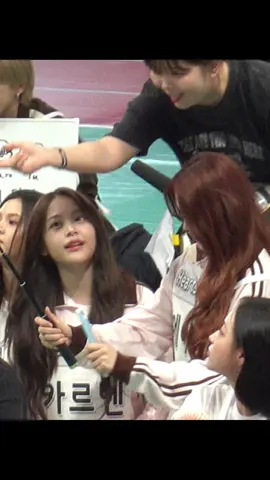 Lagi ngevlog nih!  #isac #carmen #a_na #Hearts2Hearts #H2H