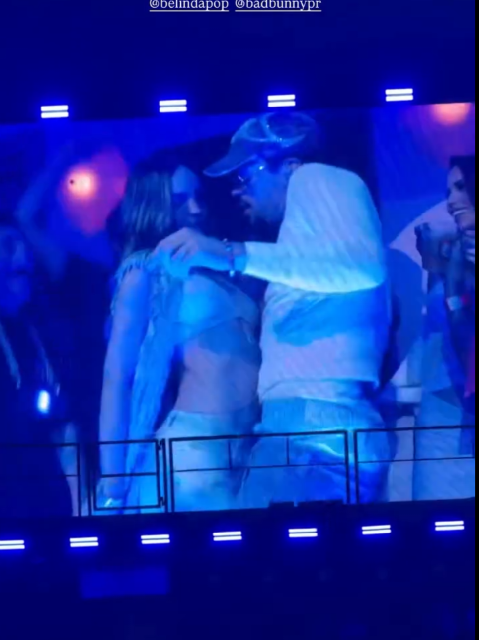 @Bad Bunny cantándole Perro Negro a @Belinda en la vigésima primera función de su ReSIDEnciA en Puerto Rico 🔥🔝 #Belinda #badbunny #Viral #perronegrobadbunny #fye 
