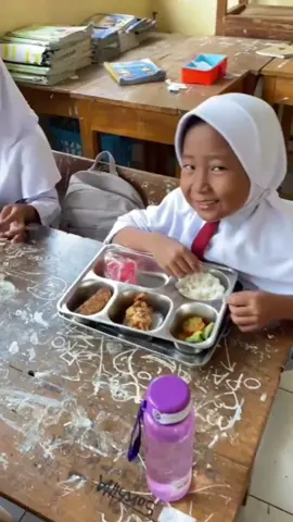 Pendistribusian Makan Bergizi Gratis SPPG Kebonagung Kajen 25 Agustus 2025. #Lesbumi #emelka 