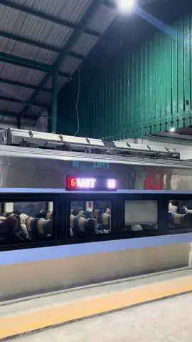 Berjumpa dengan kereta yang selalu ramai setelah ganti rangkaian 🤣 #kamajapahit #ekonominewgeneration #keretaapiindonesia #fyp #kediri24jam 