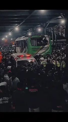 Jangan ada lagi tangisan ibu yang kehilangan anaknya karna sepak bola🥀 #suporterindonesia #brisuperleague #rip #sepakbolaindonesia 