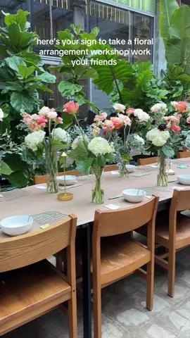 here’s your sign to take a floral  arrangement workshop work  your friends #thingstodo #thingstodohouston #houstontx #girlsday #floralarrangements 