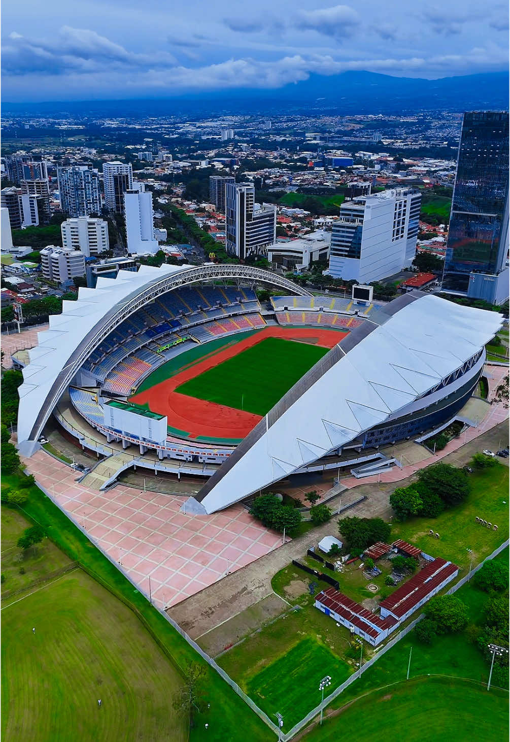 Estadio Nacional 🇨🇷  #drone #dronephotography #dronevideo #droneshots #dronefootage #droneview #dronestagram #cinematicdrone #aerialcinematography #fromwhereidrone #droneworld #droneheroes #droneslatam #dronecostarica #puraVida #dronetico #naturalezacostarica #audiovisualcostarica #droneroslatam #estadionacional 