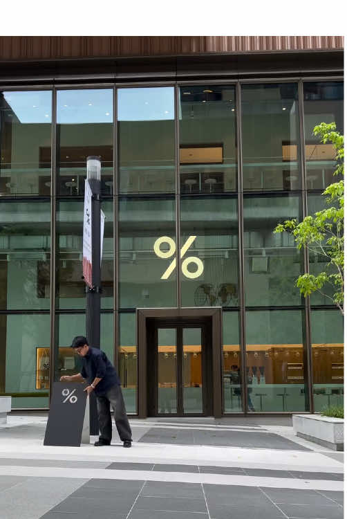 % ΔRΔBICΔ One Bangkok เริ่มต้นเช้าวันใหม่ที่ % ΔRΔBICΔ ตั้งป้าย สกัดช็อตแรกของวัน และเตรียมพร้อมต้อนรับคุณ เราเปิดบริการทุกวันตั้งแต่ 7.00 น. Just another morning at % ΔRΔBICΔ. Setting up the sign, brewing the first shots, and getting ready to welcome you in. Doors open every day from 7:00 AM.  #ΔRΔBICΔ #ArabicaCoffee #SeeTheWorldThroughCoffee