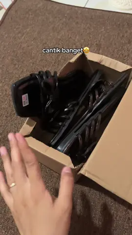 semua warnanya cantik bangett🤩😍#sandalwanita #sandalmurah 