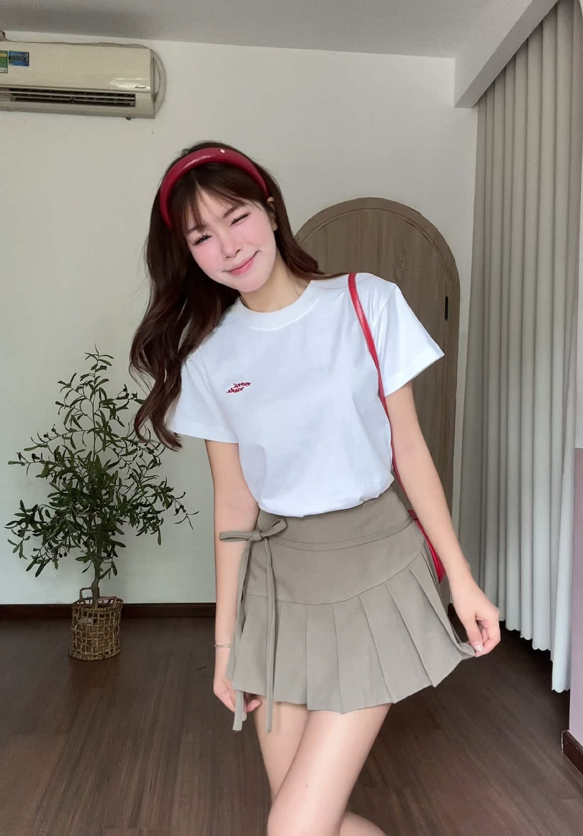 Basic vậy thôi hẹ hẹ #aothun #tee #aothuntron #basic #chanvay #lendo #tryon #OOTD #fyp #xuhuong 