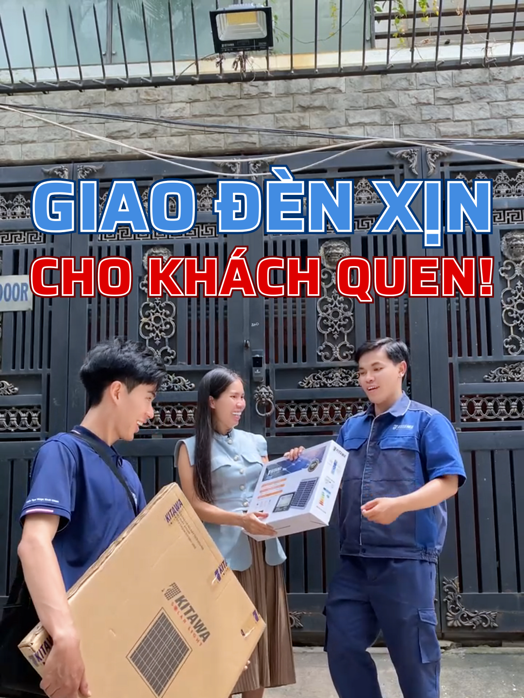 GIAO ĐÈN 300W SÁNG MẠNH CHO KHÁCH HÀNG LẮP TRƯỚC HIÊN NHÀ  #dennangluongmattroikitawa #dennangluongmatroi #kitawa #denledkitawa #denlednangluong #solarlightkitawa #dennangluongmatroichinhhang #tietkiemnangluong #uudaitiktok #denledchongnuoc #denchieuasang #giamgiatiktok #denledcamtay #solarlight #denledngoaitroi