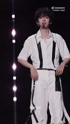 Lâm lâm nhà ta nhảy dthw ghê á #hajunlin_贺峻霖#hatuanlam