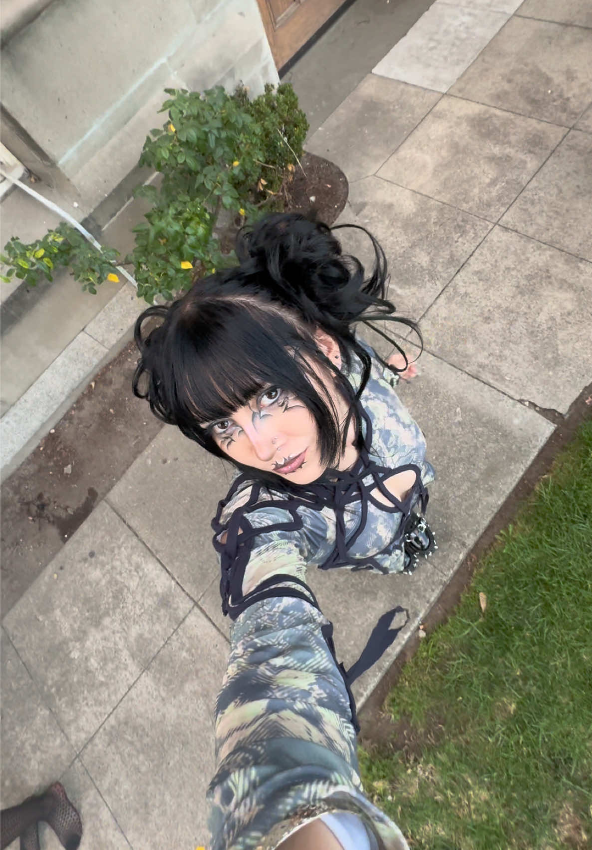 i love cybersigilism makeup 🖤 #alt #2000s #outfitinspo #altfashion #altmakeup 