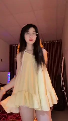 Váy xoèeee >< (dc: @Lùn mà cháy 🔥 ) #fyp #trending #viralvideos 