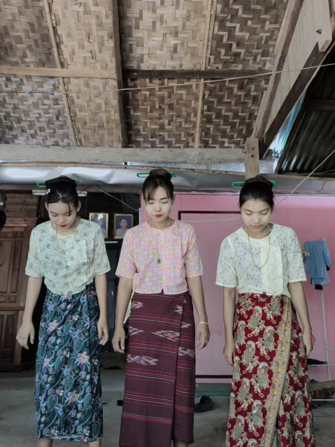 အဖွားတို့ခောတ်ကပေါ့ ကလေးတို့ရယ်😁😁😁#ဒီလိုဒွန့်ခဲ့ပါသည်ပေါ့😁 @Μøê Žîñ &🐻💜ရေစကြိုသူ  🐻💜 @ပိစိ🍒🐷(ရေစကြိုသူ🚛🚚) #အပြင်မာဆိုလူကြီးလိုရင့်ကျက်တည်ငြိမ်သလောက် #အိမ်မာဆိုကလေးလိုပေါတောတောနဲ့😁 #ဒီတစ်ပုဒ်တော့fypပေါ်ရောက်ချင်တယ် #စိုးမိုးချင်လို့မင်းတို့fypပေါ့ 