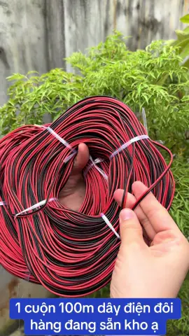 1 cuộn 100m dây điện đôi.