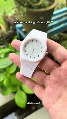 Jam tangan dengan nombor arab 