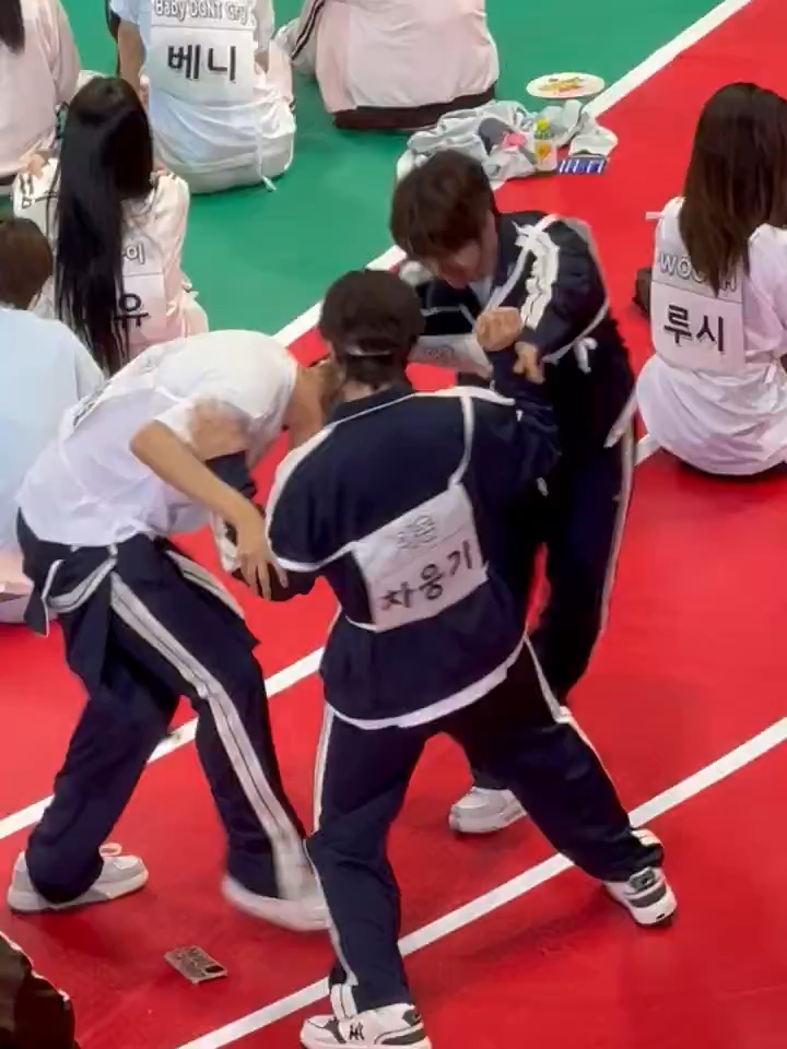 Prettyz are playing too much. 🤣🤣🤣 Shuaibo covering his patootie after his jacket fell off and dropped down the floor in sync. 🤣🤣🤣 #isac2025 #ahof #fypage 