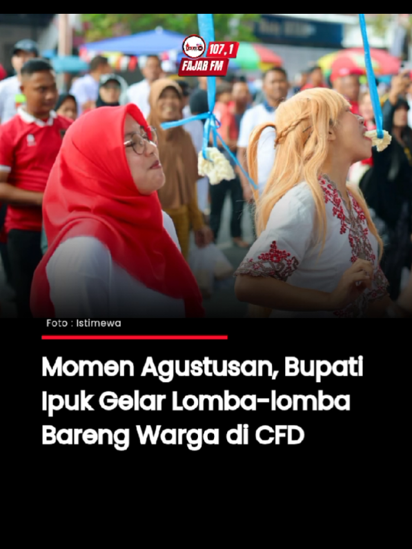 Banyuwangi – Memeriahkan HUT ke 80 RI, Pemkab Banyuwangi menggelar berbagai lomba khas Agustusan yang berlangsung di area CFD Jl. A. Yani pada Minggu pagi (24/8/2025). Acara ini ramai diikuti ribuan warga dari penjuru Banyuwangi.  Acara yang dikemas dalam Gebyar Merah Putih tersebut berlangsung meriah. Kegiatan diawali dengan senam bersama yang juga diikuti langsung oleh Bupati Banyuwangi Ipuk Fiestiandani. Selanjutnya digelar aneka lomba seperti makan kerupuk, balap karung, panco, bola voli, push bike dan sepatu roda. Pekikan semangat hingga canda tawa terdengar riuh membuat acara berlangsung semarak. Semua orang berbaur dan tampak antusias memenangkan lomba-lomba. “Ini adalah ajang silaturahmi dan memupuk kebersamaan. Semua berbaur ikut lomba,” kata Ipuk.  Tidak hanya menggelar lomba, Ipuk juga menggelar dialog terbuka dengan warga. Warga diberi kesempatan untuk mengeluarkan uneg-unegnya secara langsung ke Bu Ipuk.  Usai dialog, Ipuk langsung turut menyemangati para peserta lomba. Warga terlihat antusias mengikuti lomba. Seperti halnya Meitha, yang terlihat berdandan atraktif mengenakan kebaya.  